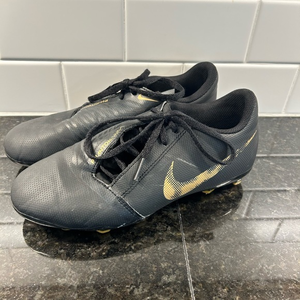 Nike phantom‎ soccer cleats